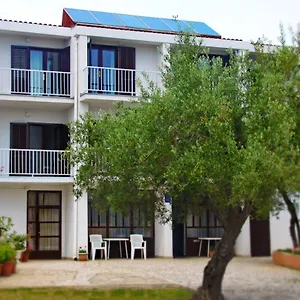 https://rooms-amfora.primorje-gorskikotar.com