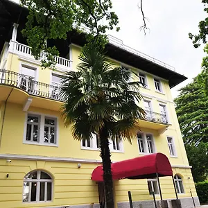 https://hotel-villa-laurel.in-istria.net