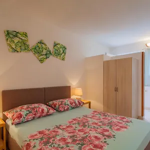 https://rooms-muzic.primorje-gorskikotar.com